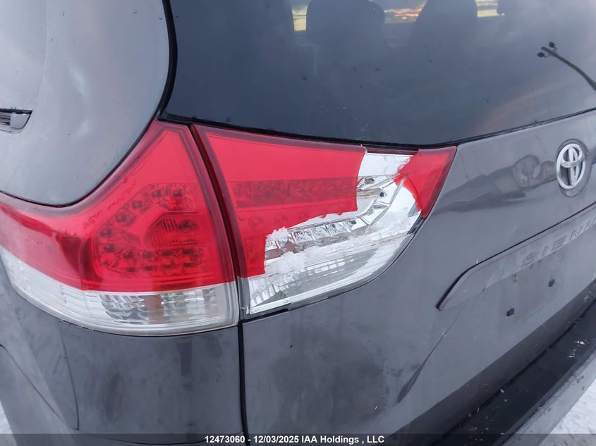 5TDYK3DC9BS174040 2011 TOYOTA SIENNA photo no. 22