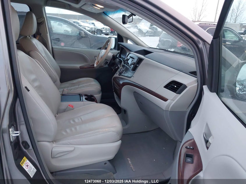 5TDYK3DC9BS174040 2011 TOYOTA SIENNA photo no. 5