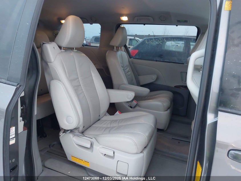 5TDYK3DC9BS174040 2011 TOYOTA SIENNA photo no. 8
