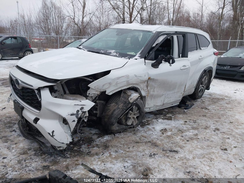 5TDGZRBH0NS207181 2022 TOYOTA HIGHLANDER photo no. 2