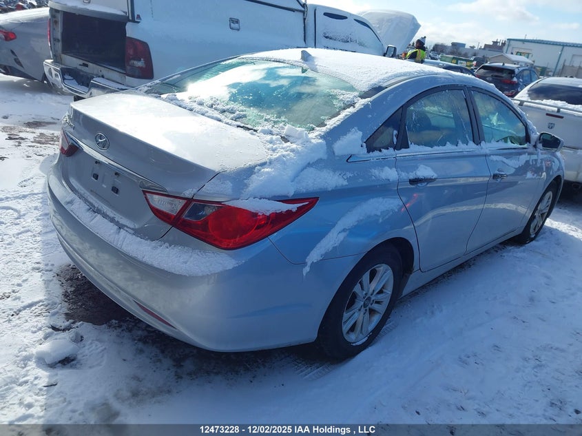 5NPEB4AC2BH032616 2011 HYUNDAI SONATA photo no. 4
