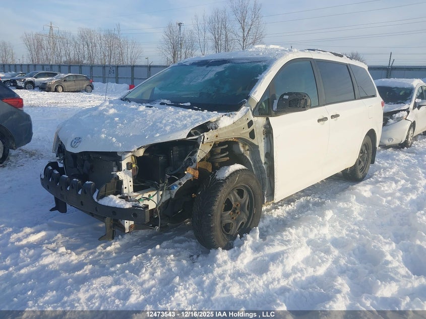 5TDZK3DC4CS223733 2012 TOYOTA SIENNA photo no. 2