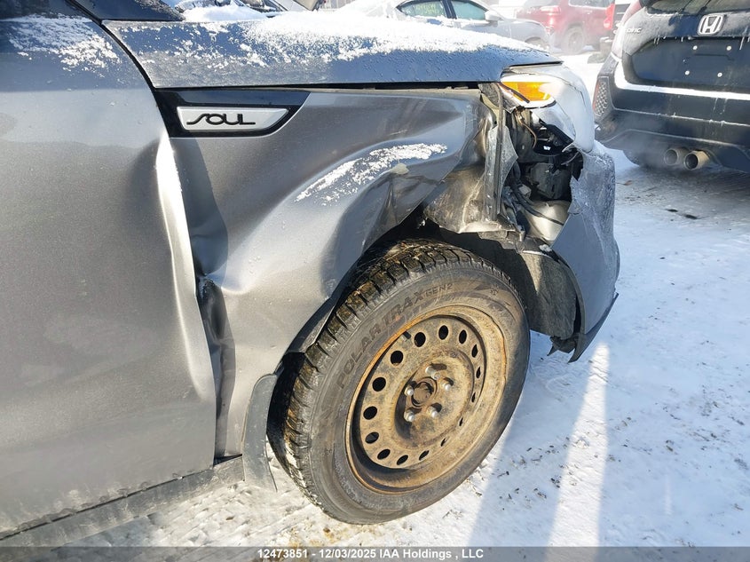 KNDJP3A58F7144505 2015 KIA SOUL photo no. 12