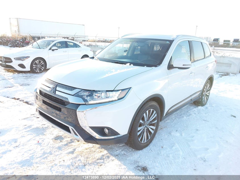 JA4AZ2A38LZ612603 2020 MITSUBISHI OUTLANDER photo no. 2