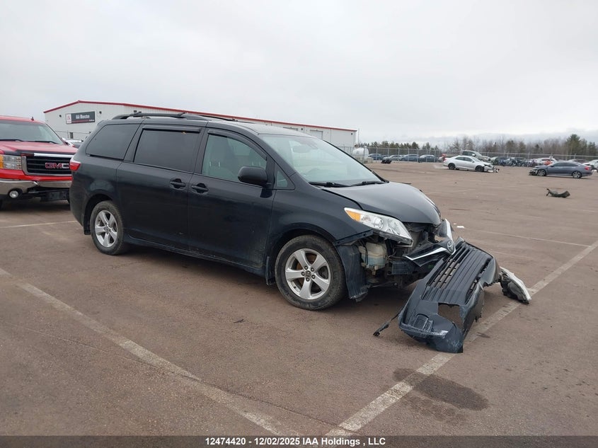 5TDKZ3DC0KS010452 2019 Toyota Sienna Le 8-Passenger auction photo 1