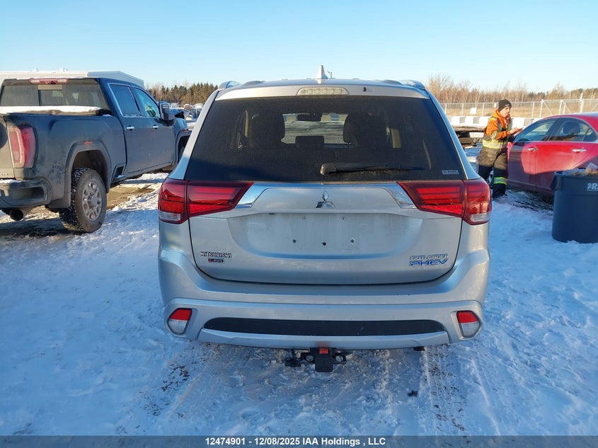 JA4J24A55JZ621483 2018 MITSUBISHI OUTLANDER photo no. 17