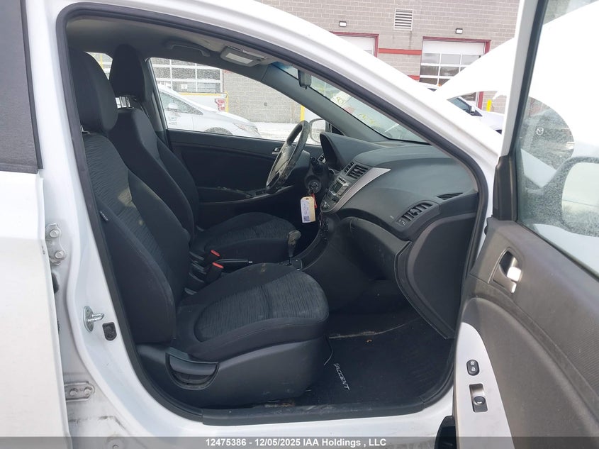 KMHCT5AE2HU352637 2017 HYUNDAI ACCENT photo no. 5