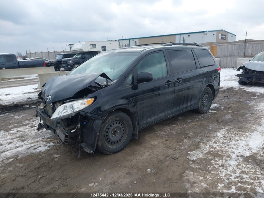 5TDYK3DC1CS190511 2012 TOYOTA SIENNA photo no. 2