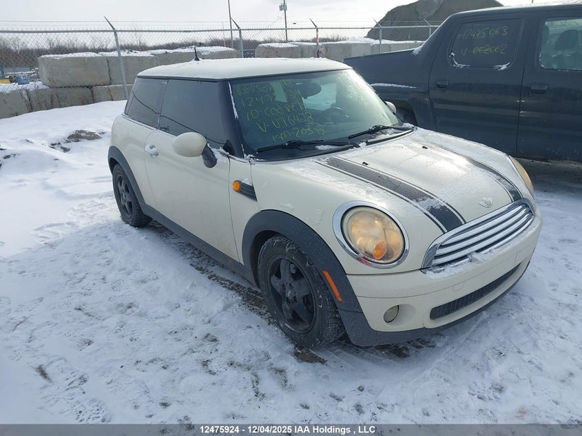 WMWMF3C57ATU76428 2010 Mini Cooper auction photo 1