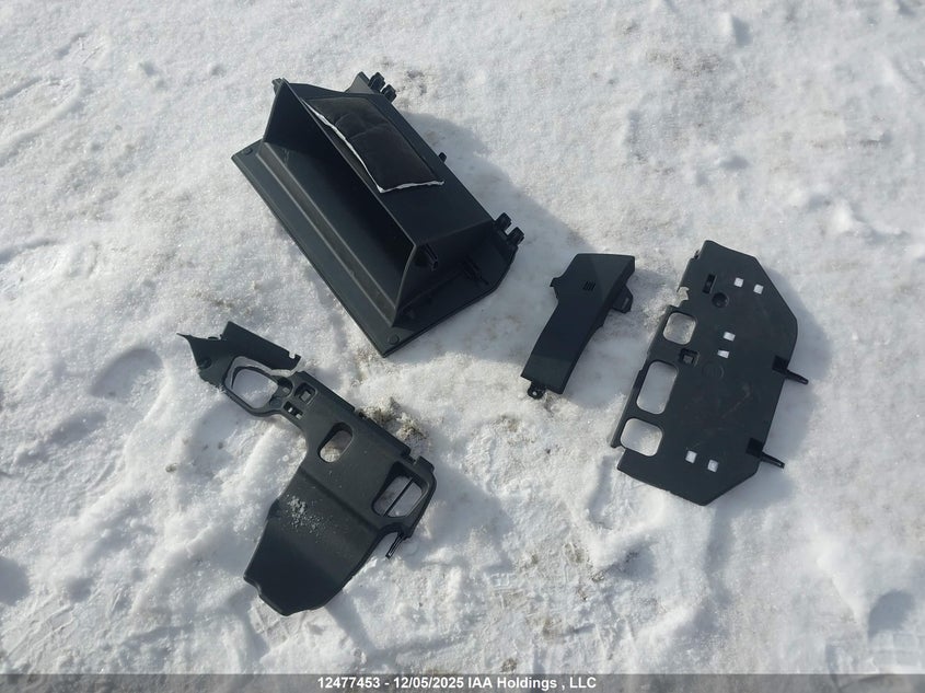 2024 Toyota Grand Highlander Xle/Limited/Platinum VIN: 5TDAAAB54RS027518 Lot: 12477453