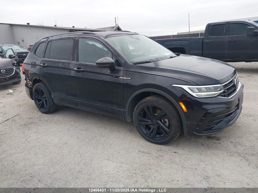 3VV8B7AX3PM026859 2023 Volkswagen Tiguan Comfortline R-Line Black auction photo 1