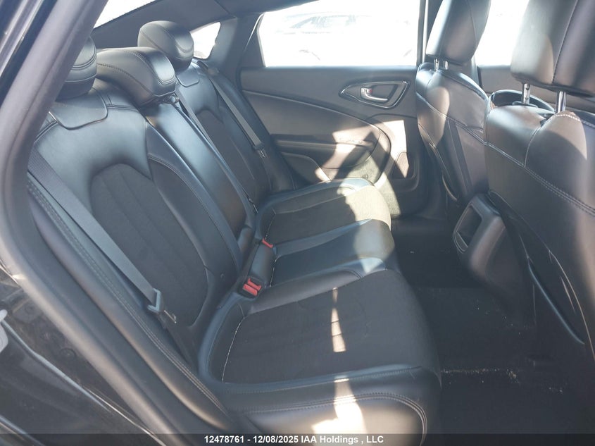 1C3CCCBB2FN708688 2015 CHRYSLER 200 photo no. 8