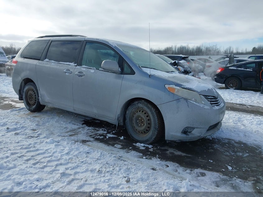 TOYOTA SIENNA LE