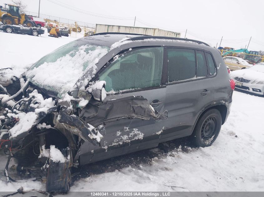 2017 Volkswagen Tiguan Trendline VIN: WVGHV7AX5HK040143 Lot: 12480341