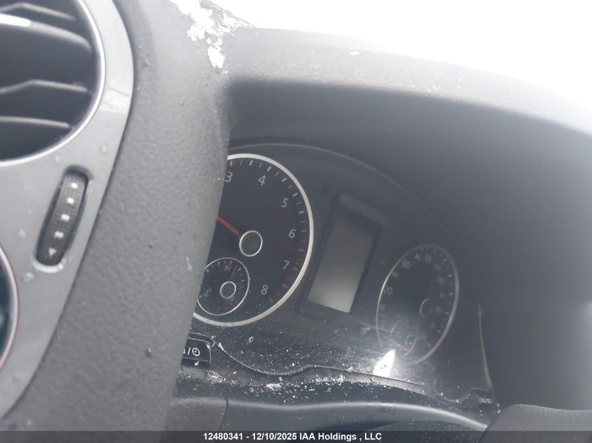 2017 Volkswagen Tiguan Trendline VIN: WVGHV7AX5HK040143 Lot: 12480341