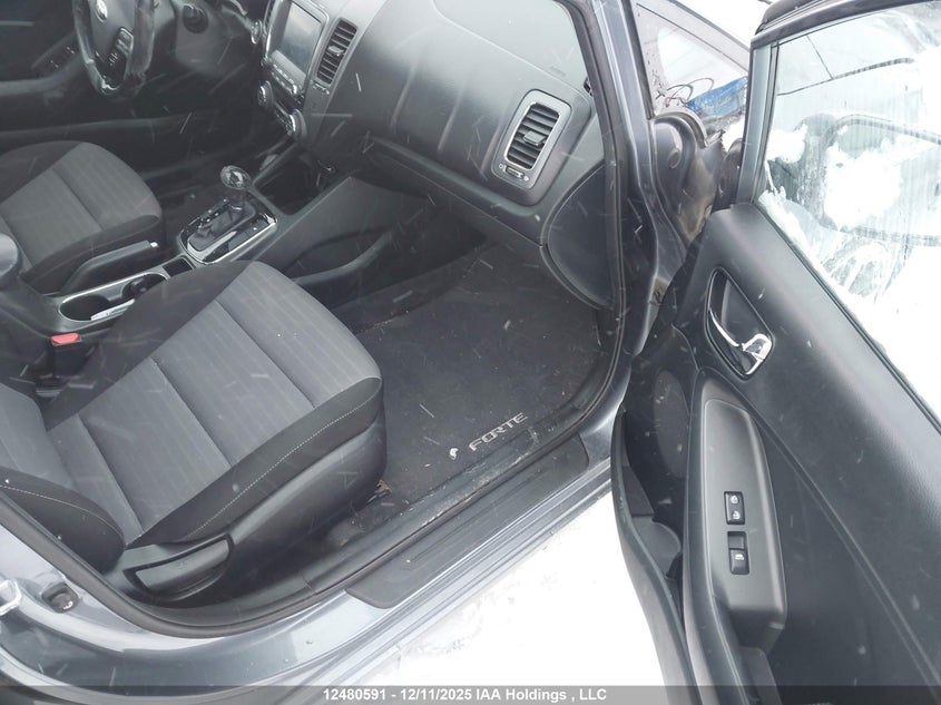 3KPFL4A86JE251773 2018 KIA FORTE photo no. 5
