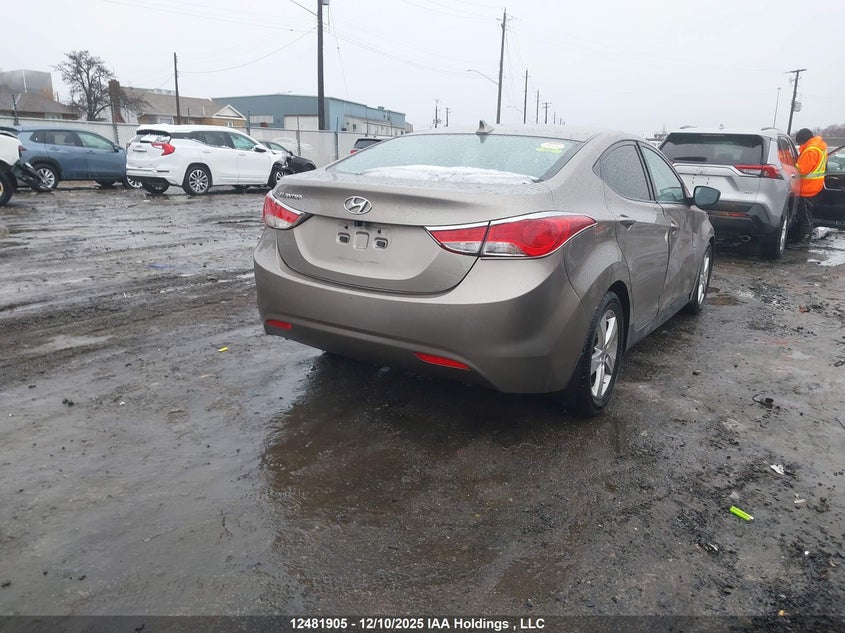 5NPDH4AE6DH214026 2013 HYUNDAI ELANTRA photo no. 4