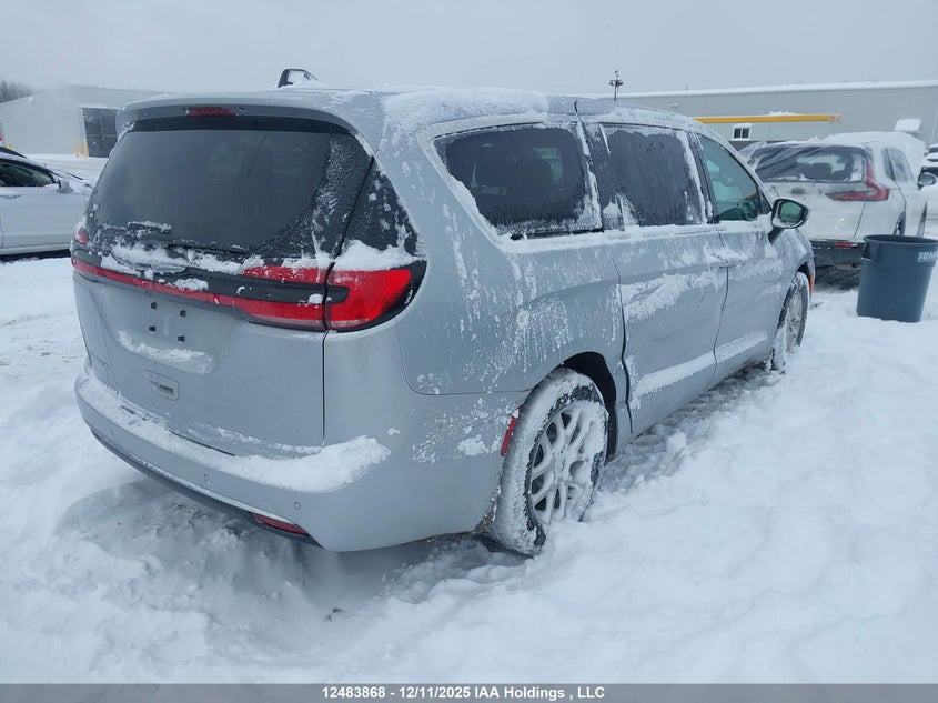 2C4RC1BG4PR621823 2023 CHRYSLER PACIFICA photo no. 4