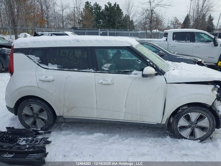 KNDJ33A16L7006224 2020 KIA SOUL EV photo no. 14