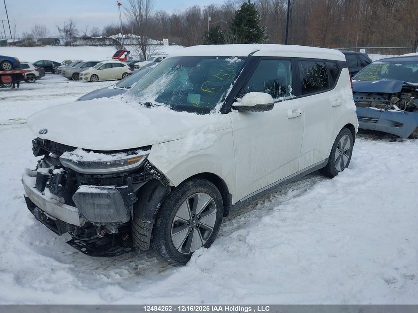 KNDJ33A16L7006224 2020 KIA SOUL EV photo no. 2