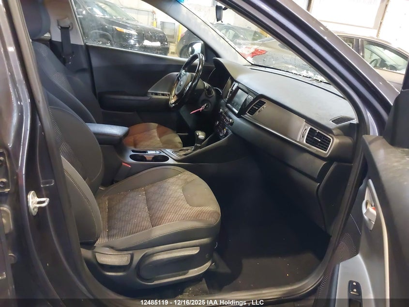 KNDCB3LC8H5051453 2017 KIA NIRO photo no. 5