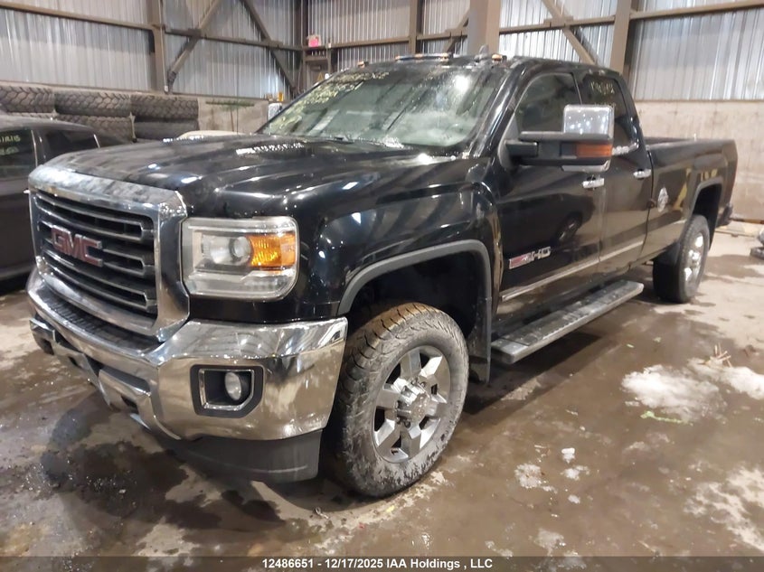 1GT22YE89FZ521710 2015 GMC SIERRA photo no. 2