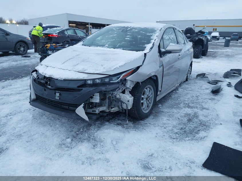 Vin: jtdkarfp5j3086470, lot: 2874113, toyota prius prime upgrade 20182