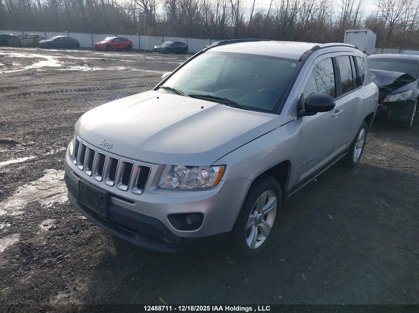 1C4NJDAB0DD270032 2013 JEEP COMPASS photo no. 2