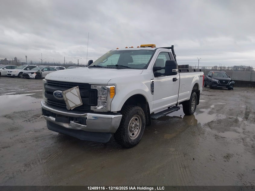 1FTBF2B66HEB95654 2017 FORD F250 photo no. 2
