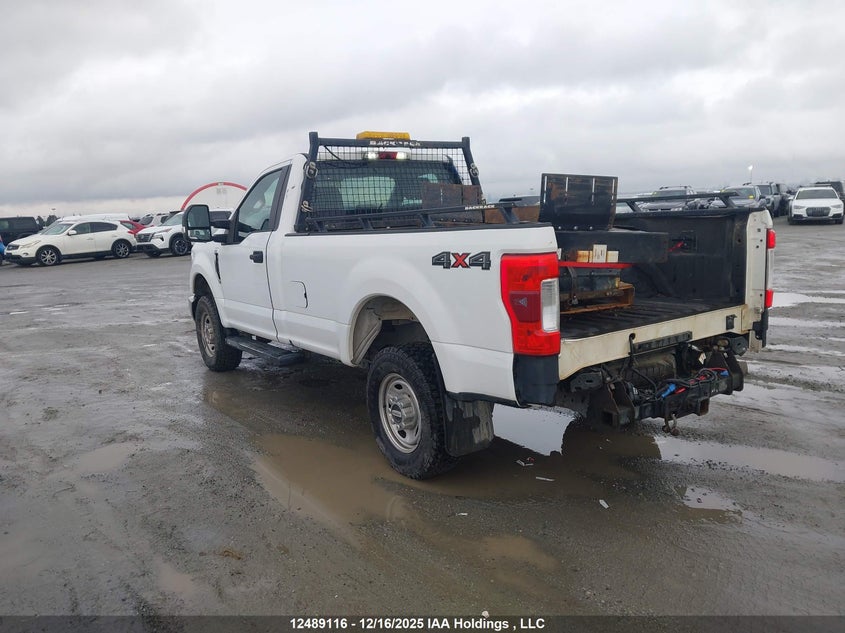 1FTBF2B66HEB95654 2017 FORD F250 photo no. 3
