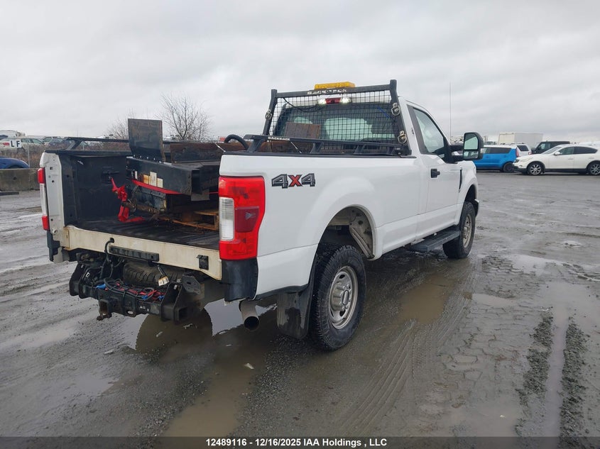 1FTBF2B66HEB95654 2017 FORD F250 photo no. 4