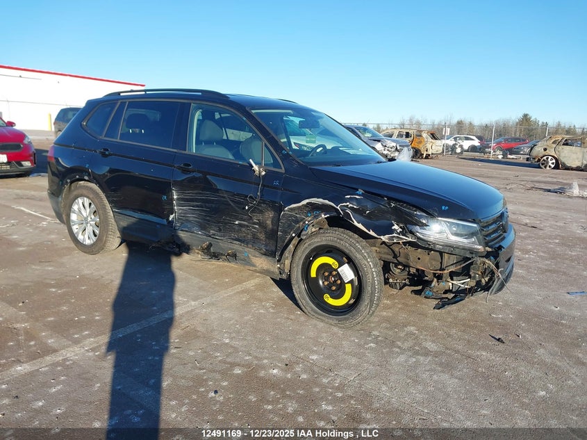 3VV0B7AX0JM155792 2018 Volkswagen Tiguan Trendline auction photo 1