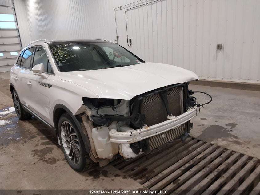 2LMPJ8L99KBL52466 LINCOLN NAUTILUS Photo 1