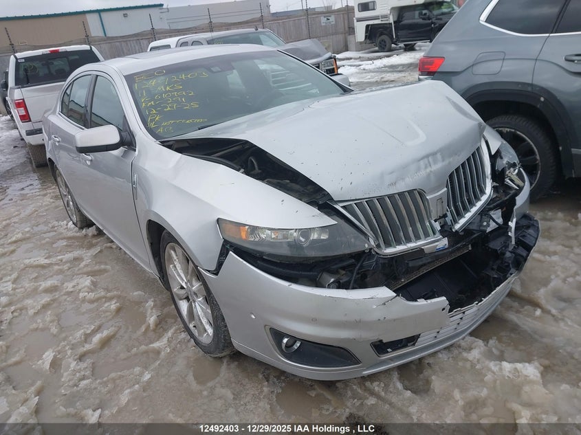 1LNHL9FT6BG610992 LINCOLN MKS Photo 1