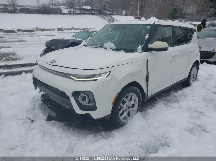 2020 Kia Soul, Front, IAAI, VIN KNDJ33AU2L7077186 — photo 2