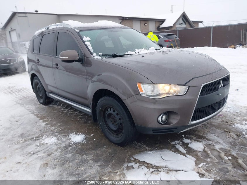JA4JT5AX4AZ608762 MITSUBISHI OUTLANDER Photo 1
