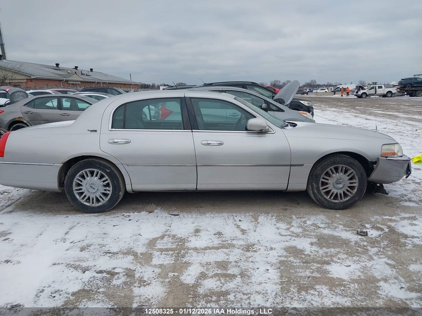 2007 Lincoln Town Car Signature Limited VIN: 1LNHM82W67Y632838 Lot: 12508325
