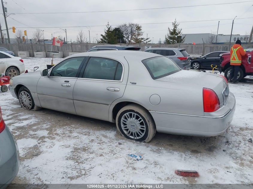 2007 Lincoln Town Car Signature Limited VIN: 1LNHM82W67Y632838 Lot: 12508325