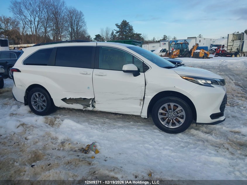 2022 Toyota Sienna Le/Xle/Xse/Limited/Platinum VIN: 5TDGRKEC3NS109494 Lot: 12509371