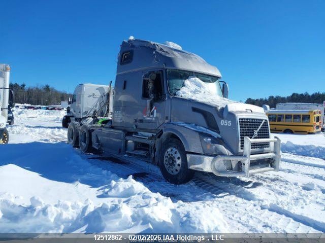 4V4NC9EH2FN911026 2015 Volvo Vn L auction photo 1