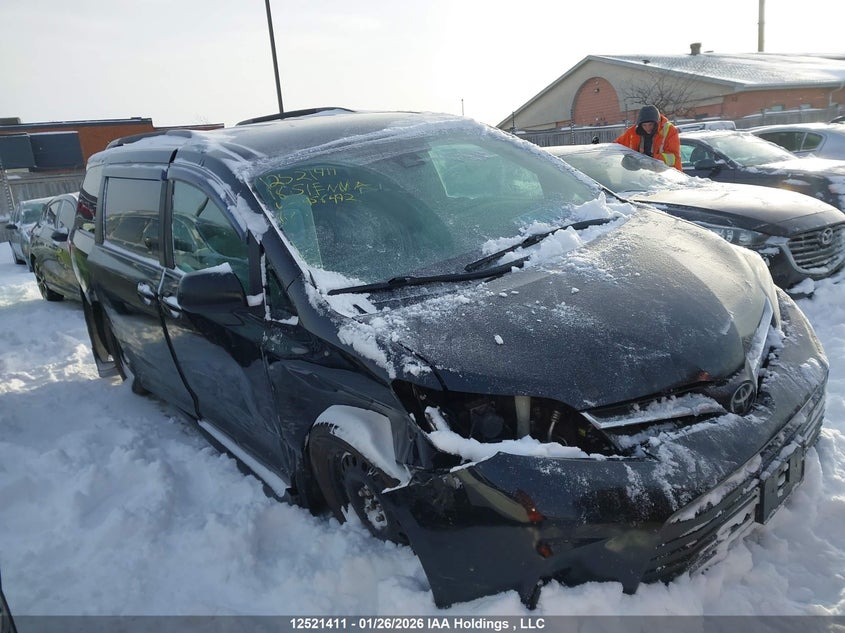 5TDKZ3DC6JS956442 2018 Toyota Sienna Le V6 auction photo 1