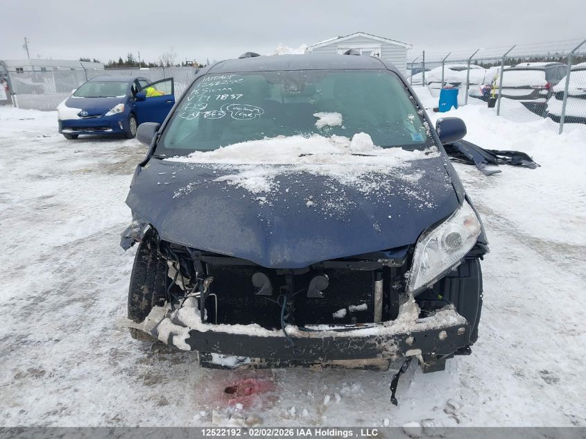2018 Toyota Sienna Le 8-Passenger VIN: 5TDKZ3DC6JS947837 Lot: 12522192