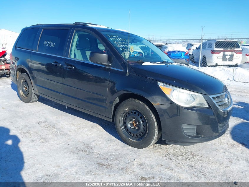 2V4RW3DX3AR399613 VOLKSWAGEN ROUTAN Photo 1