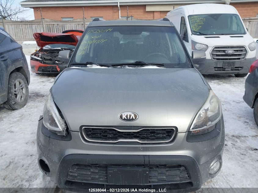 2013 Kia Soul 2.0L 2U/2.0L 4U/2.0L 4U Burner/2.0L 4U Luxury/2.0L 4U Retro VIN: KNDJT2A69D7589377 Lot: 12538044