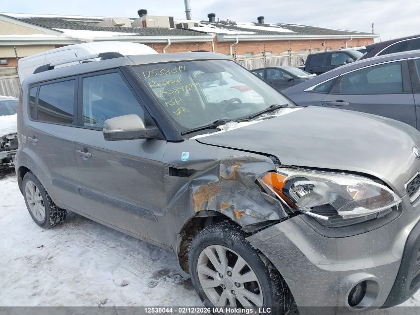 2013 Kia Soul 2.0L 2U/2.0L 4U/2.0L 4U Burner/2.0L 4U Luxury/2.0L 4U Retro VIN: KNDJT2A69D7589377 Lot: 12538044