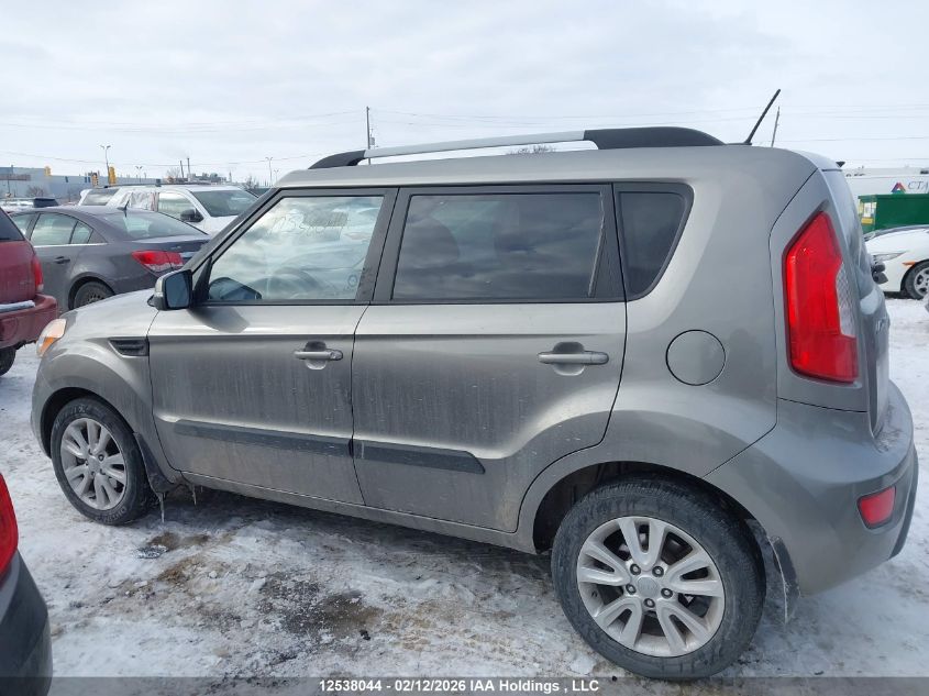 2013 Kia Soul 2.0L 2U/2.0L 4U/2.0L 4U Burner/2.0L 4U Luxury/2.0L 4U Retro VIN: KNDJT2A69D7589377 Lot: 12538044