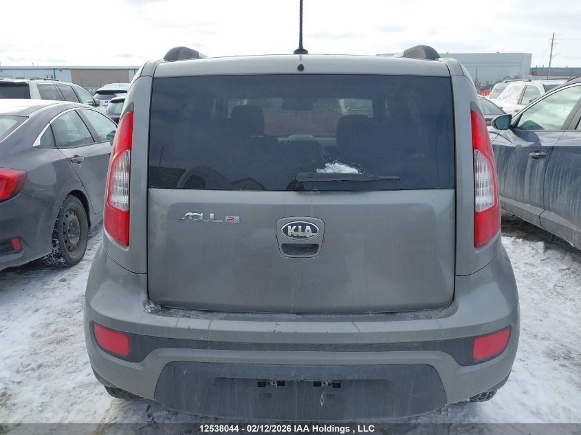 2013 Kia Soul 2.0L 2U/2.0L 4U/2.0L 4U Burner/2.0L 4U Luxury/2.0L 4U Retro VIN: KNDJT2A69D7589377 Lot: 12538044