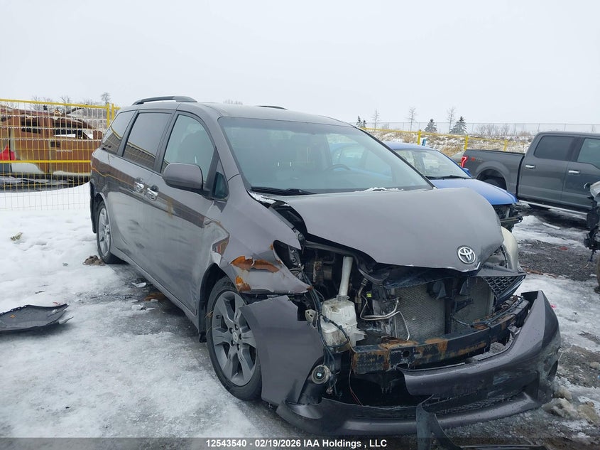 TOYOTA SIENNA SE 8 PASSENGER