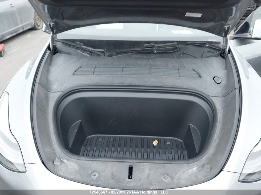2025 Tesla Model Y Long Range VIN: 7SAYGDEE5SF225922 Lot: 12545667