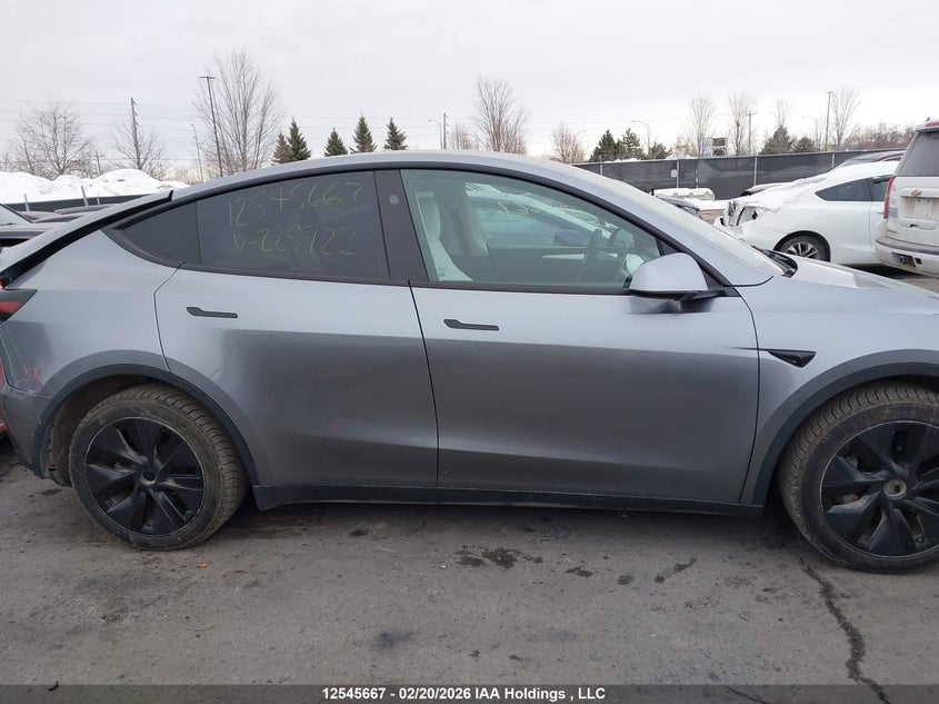 2025 Tesla Model Y Long Range VIN: 7SAYGDEE5SF225922 Lot: 12545667